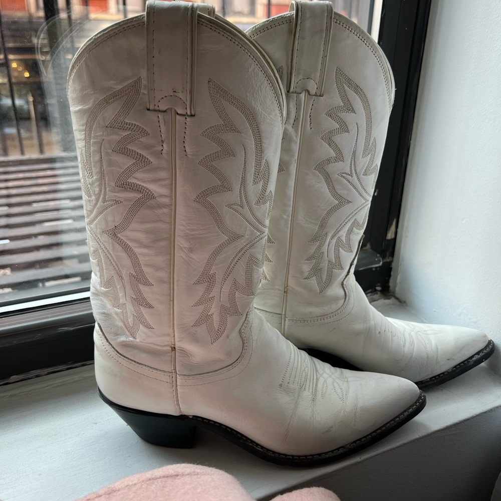 White Justin’s Cowboy Boots sz 7